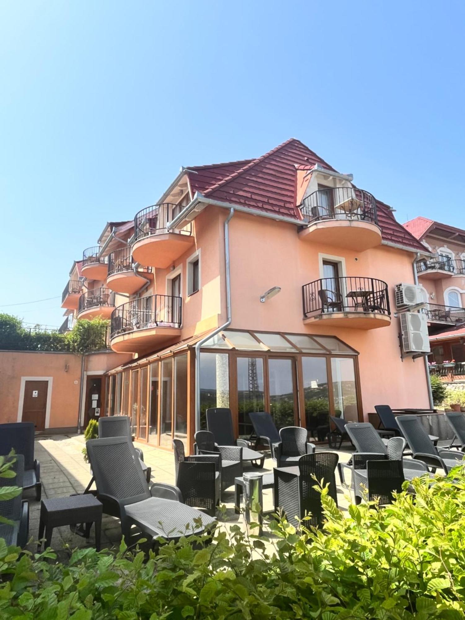 Fonix Wellness Panzio Heviz Bed & Breakfast Exterior photo